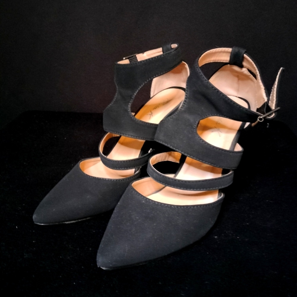 Black Olivia K Ankle Strap Point Toed Heels (Size 8)